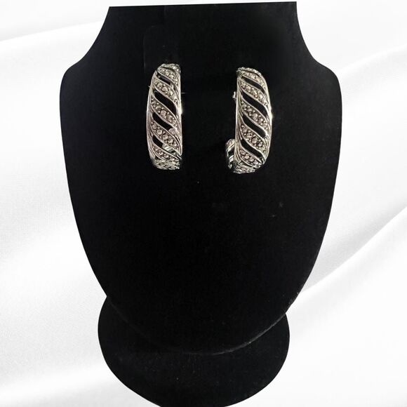 Rare Vintage Timeless Style Clip Hoops - Antique-like Silver Tone Earrings - NIB - Picture 1 of 5